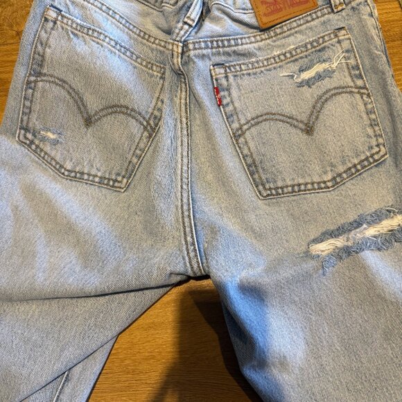 Levi's Slouchy Distressed Jeans - Picture 3 of 6